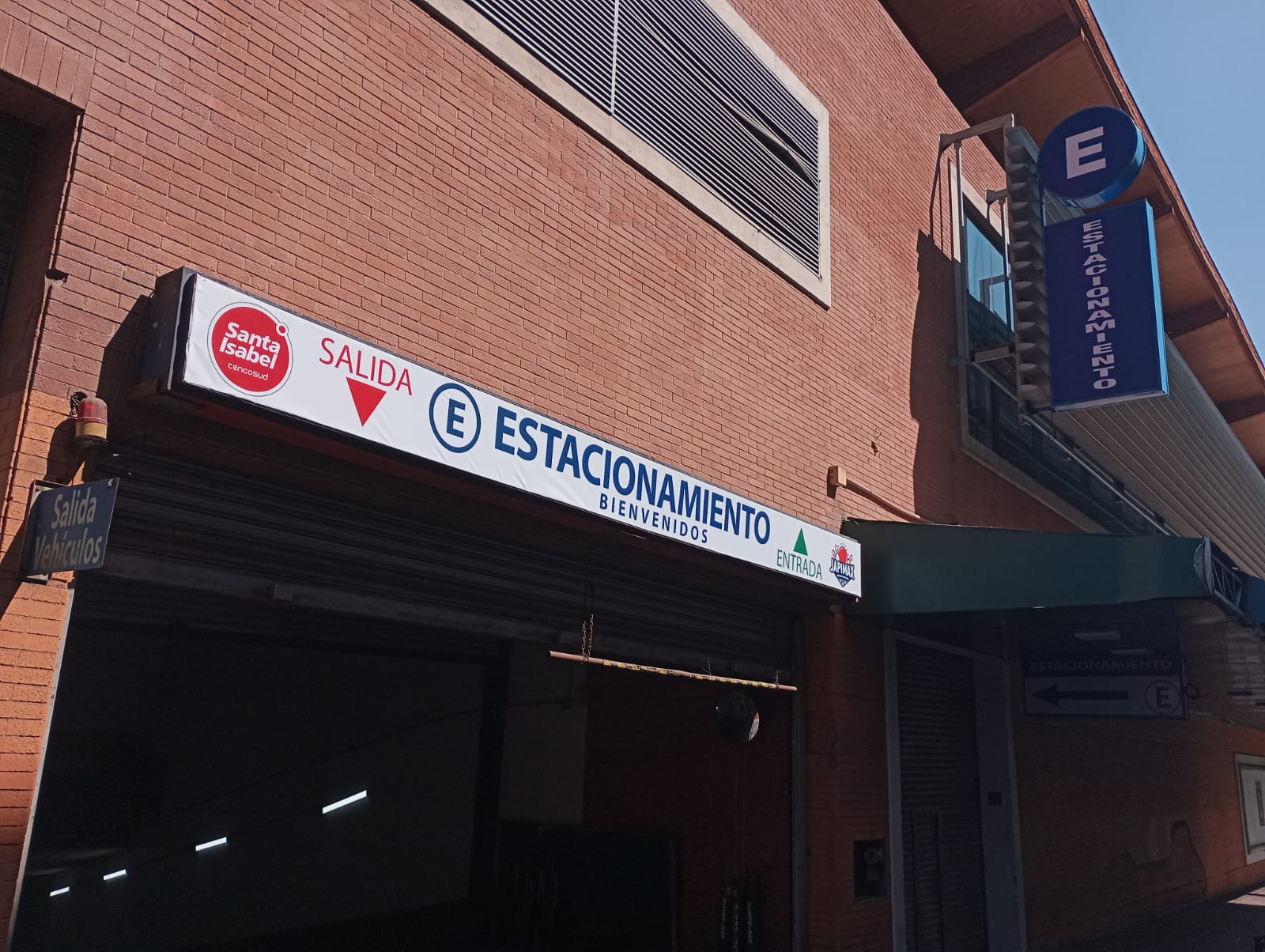 Estacionamientos seguros en Japimax - Servicio de arriendo de estacionamientos