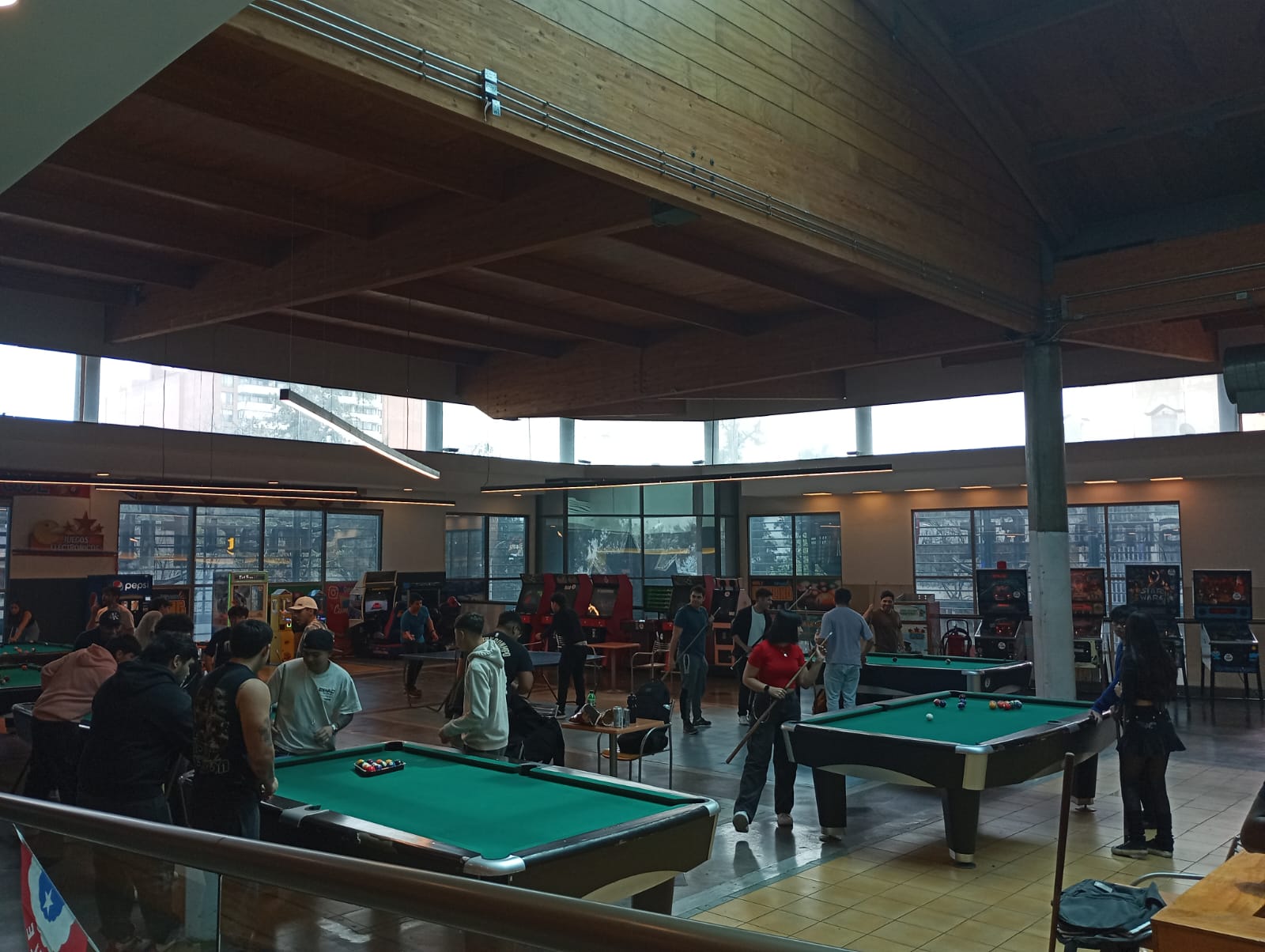 Pistas de bowling Brunswick en Japimax - Centro de entretenimiento